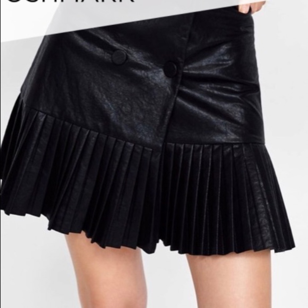 Zara ruffle faux leather skirt